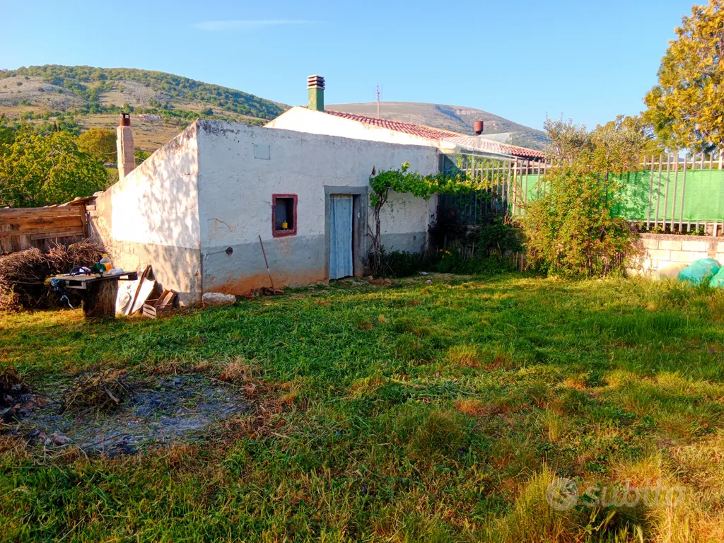 Jardin - Land with Buildings in Rural Area