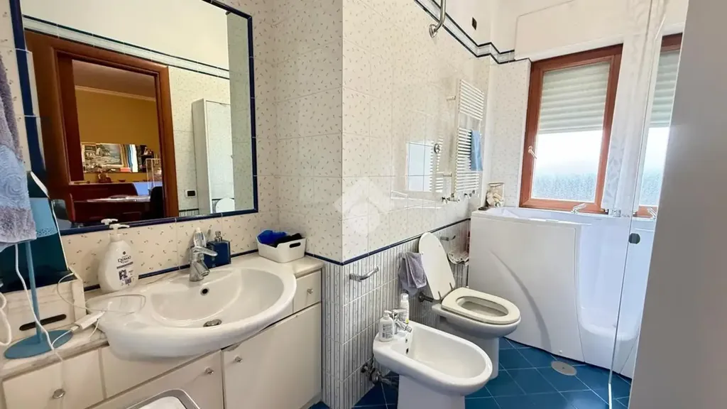 Salles de bain - Rustic Apartment with Balconies in Naples
