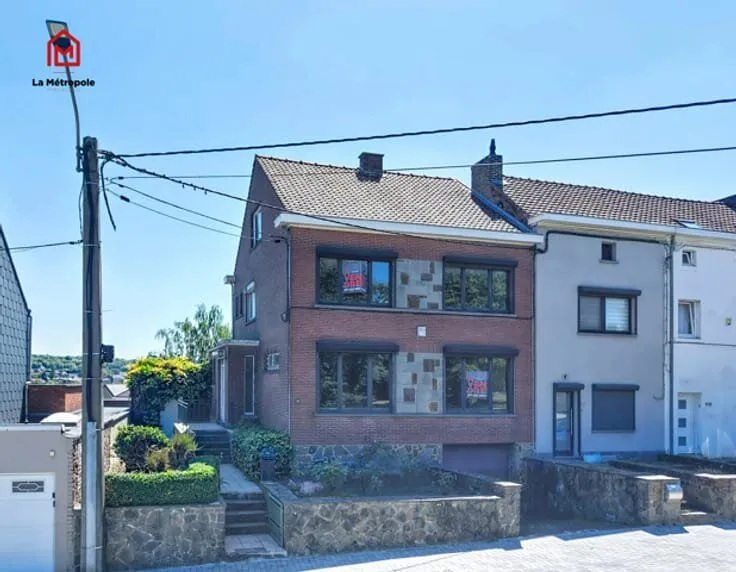 Välivaade - Three-Faced House with Garden and Garage