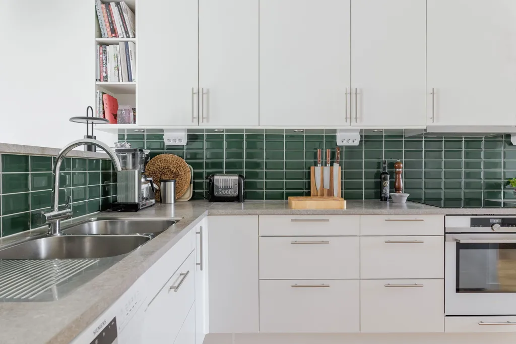 Köök - Family-Friendly Apartment with Garden in Bredvik