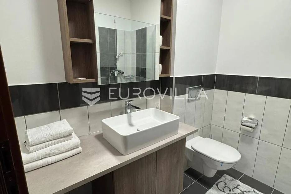 Salles de bain - Luxury Penthouse with Plot in Bol Town Centre