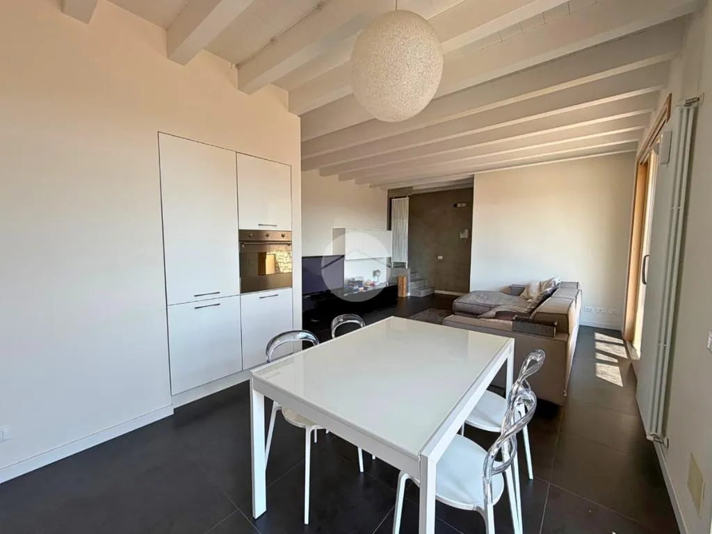 Salle à manger - Refined Two-Level Apartment with Lake View in Sarnico