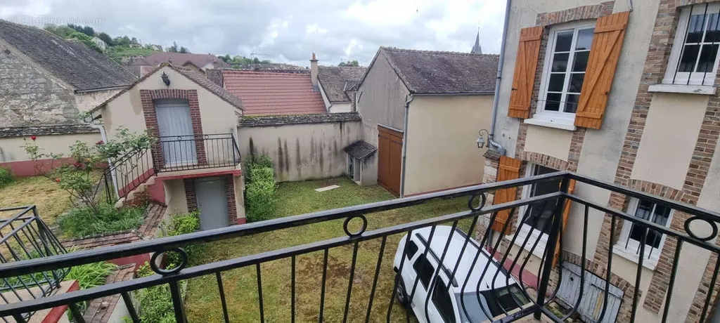 Balcon - Maison avec Terrasse et Garage à Pont-sur-Yonne