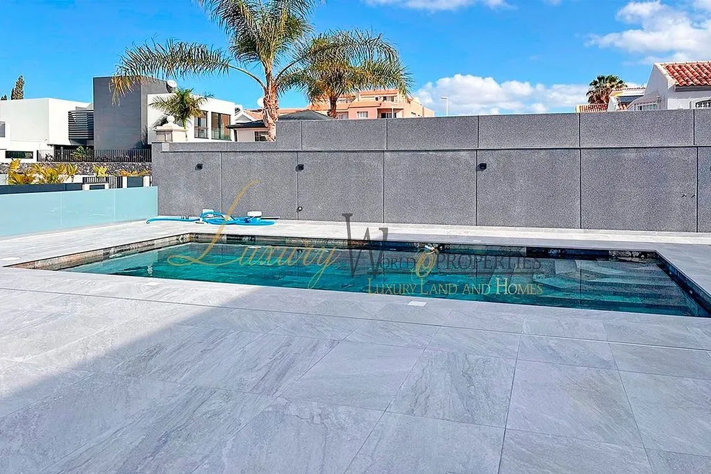 Bassein - Modern Villa with Private Pool in El Madroñal