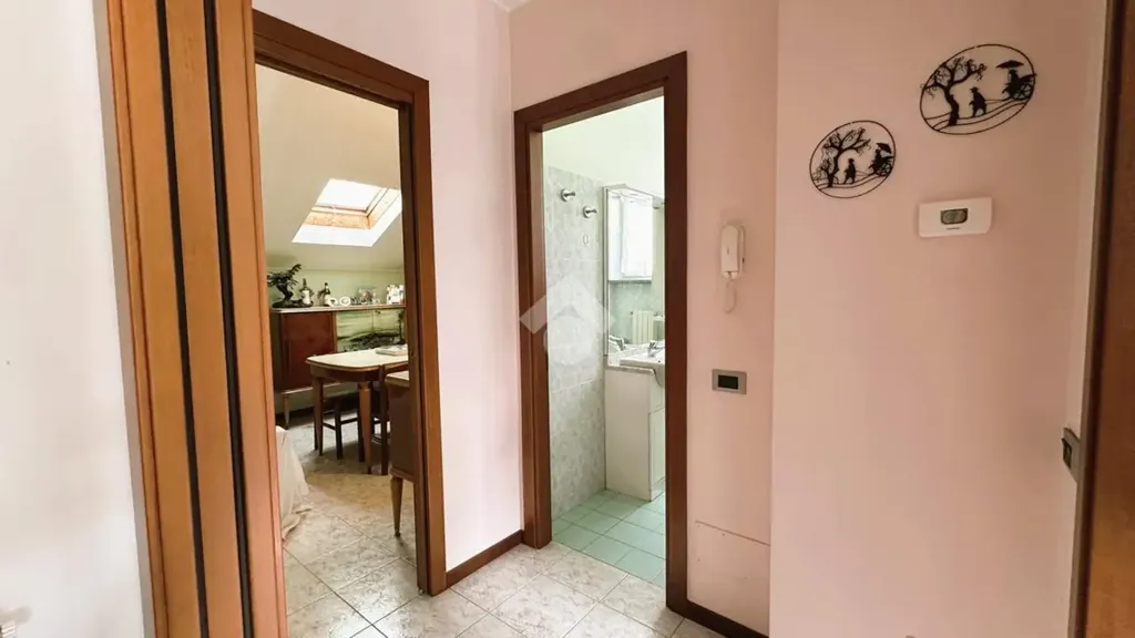 Entrée - Spacious Apartment with Balcony in Vimercate