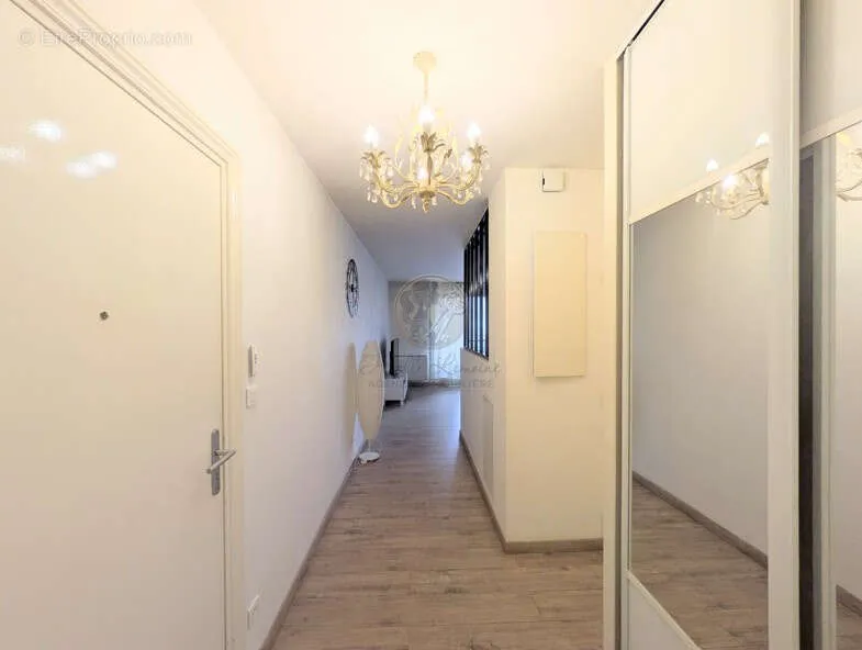 Hallway - T2 with Balcony and Parking in Lyon