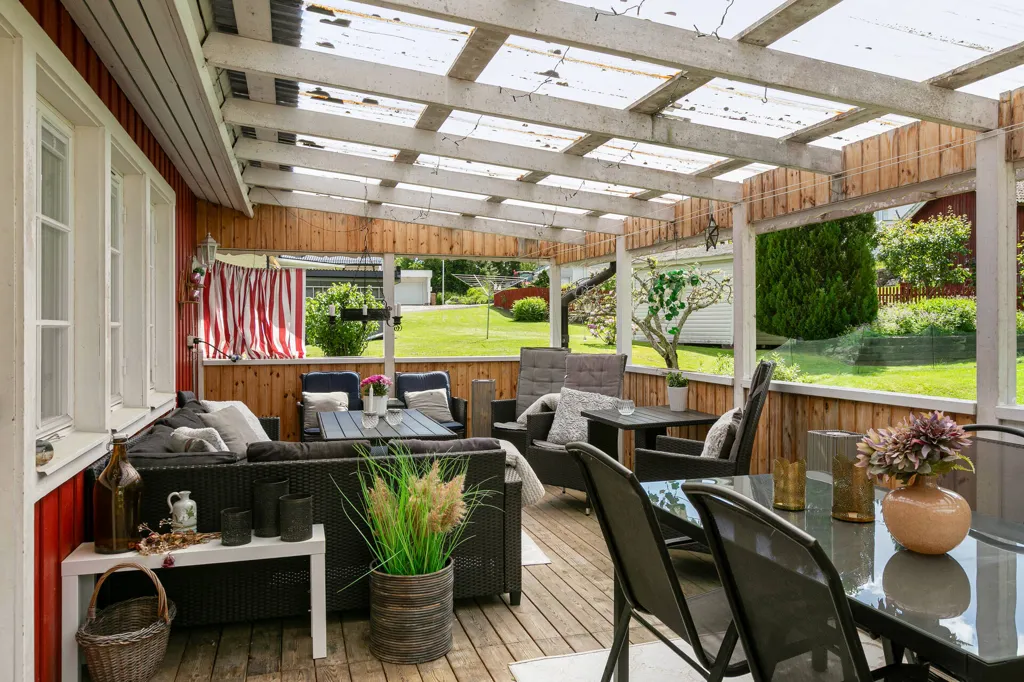 Terrass - Spacious Bungalow with Garden in Bergby