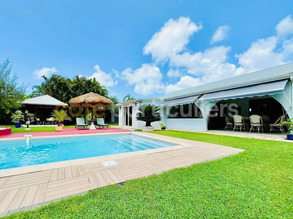 Bassein - Furnished House with Pool in Saint-François