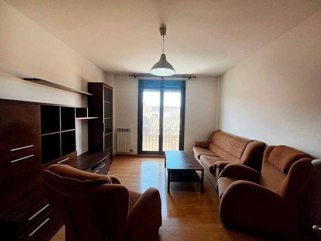 Elutuba - Reformed Duplex with Balcony in Sobradiel