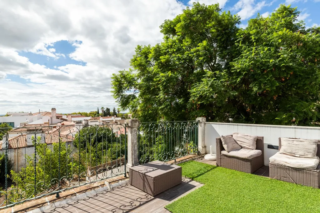Terrass - Historic 5-Bedroom House with Garden in Évora