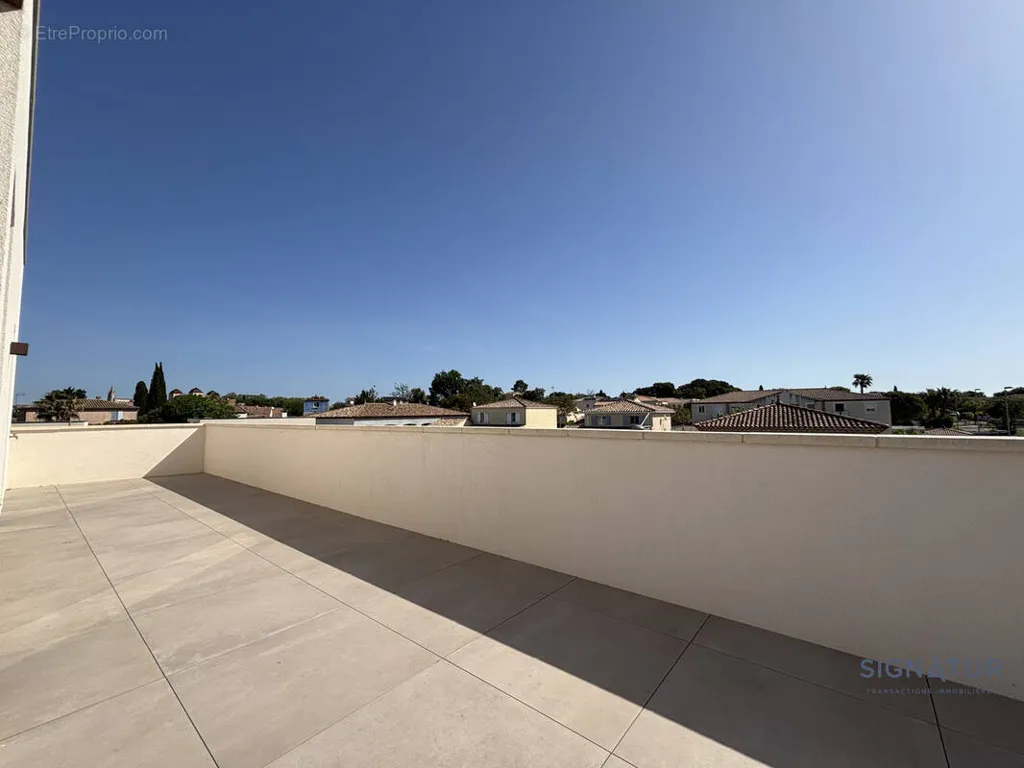 Rõdu - High-End Apartment with Terrace in Castries