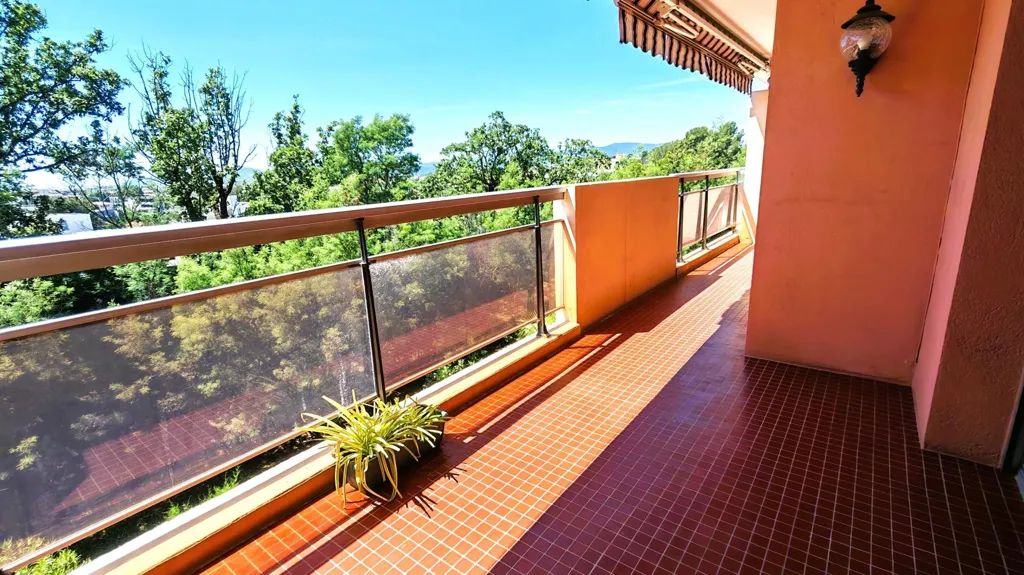 Balcon - Appartement avec Terrasse et Vue Panoramique à Fréjus