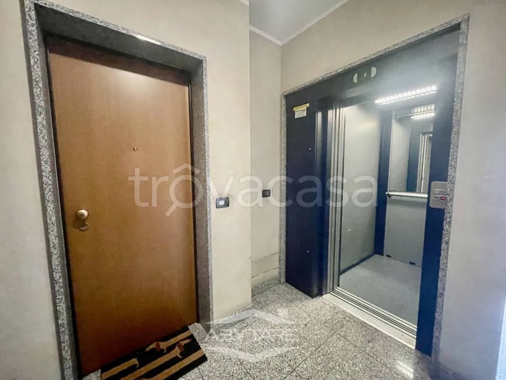 Entrée - Two-Level Apartment with Terraces in Nichelino