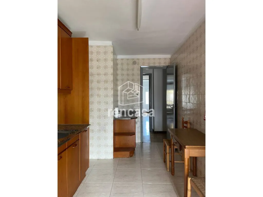Köök - Spacious Flat with Balcony in Instituts