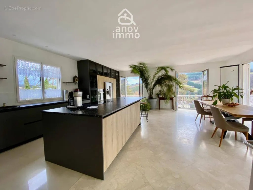 Kitchen - Spacious House with Garden in Tarare