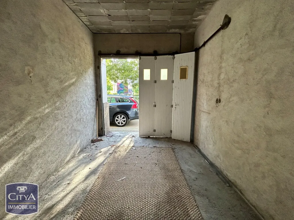 Garaaž - Garage with Secure Access in Tours Centre
