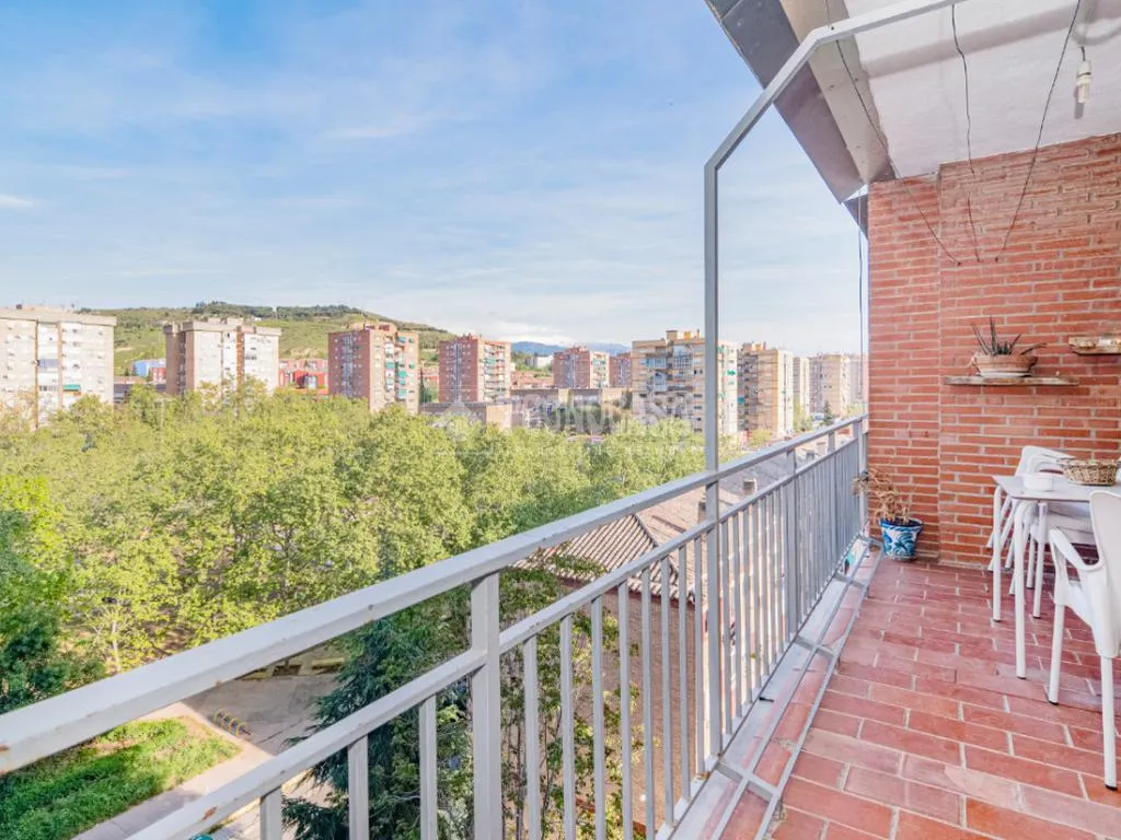 Balcon - Four-Bedroom Flat with Terrace in Cartuja