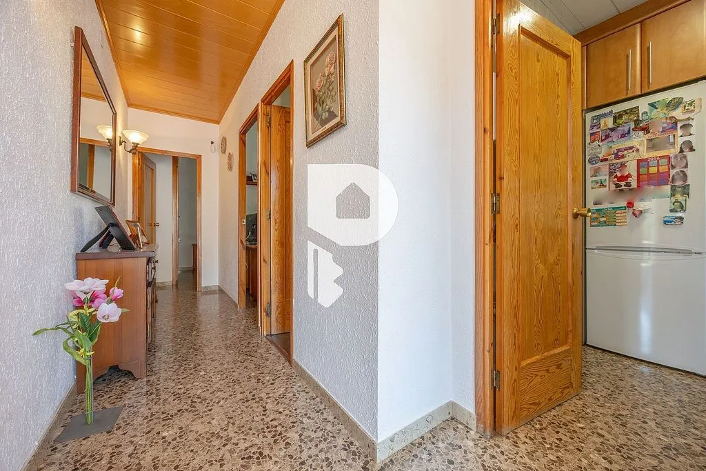 Hallway - Chalet with Pool and Terrace in Corbera de Llobregat
