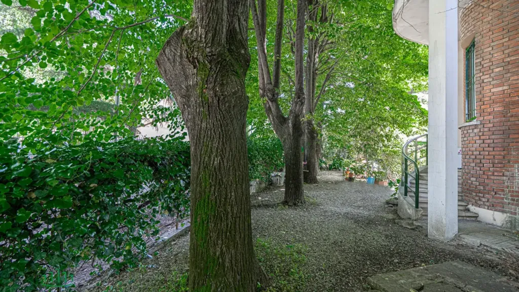 Jardin - Armed Bilocale with Private Patio in Bologna