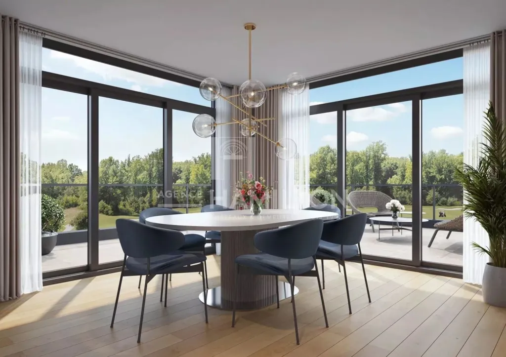 Salle à manger - Duplex Apartment with Garage, Golf View in Bastide