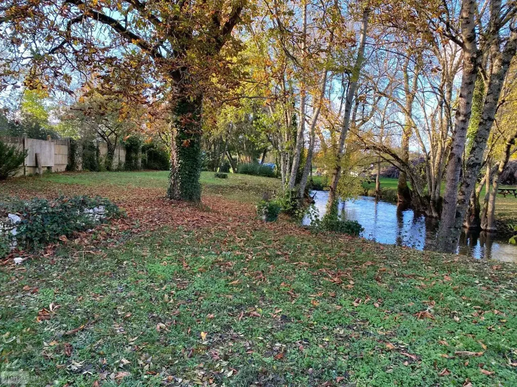 Aed - Town House with Canal View in Indre