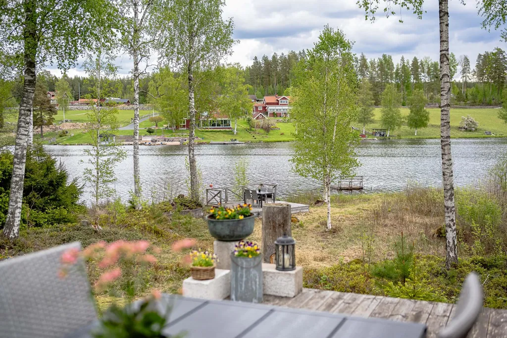 Terrasse - Holiday Home with Lakeside Plot in Övre Malmen