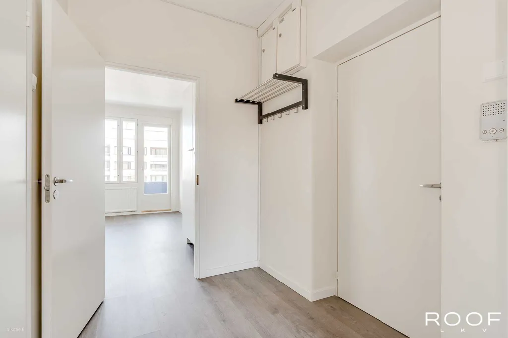Esik - Renovated Apartment with Balcony in Amuri