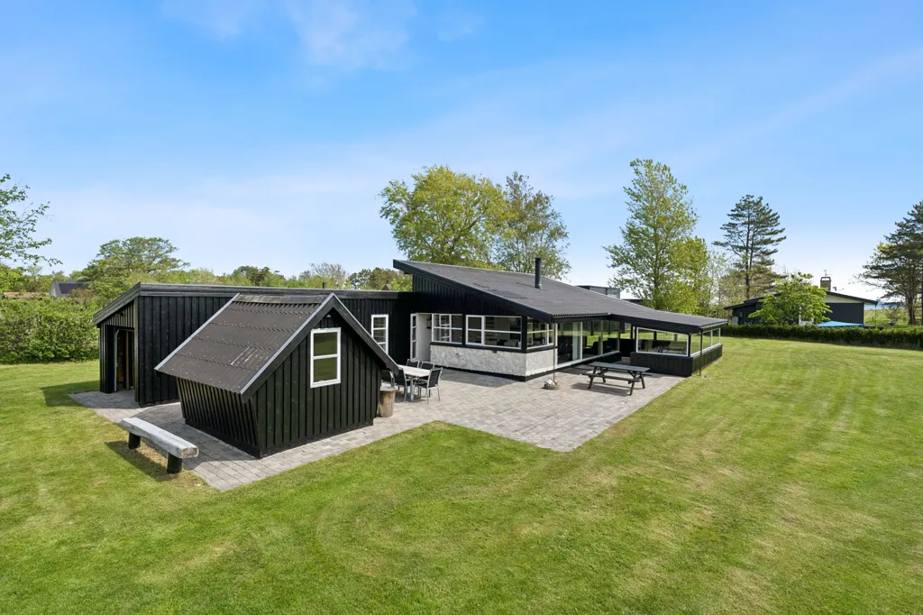 Välivaade - Vacation House with Waterfront View in Elsegårde