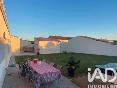 Aed - Modern Villa with Garden in Saint-Agnant