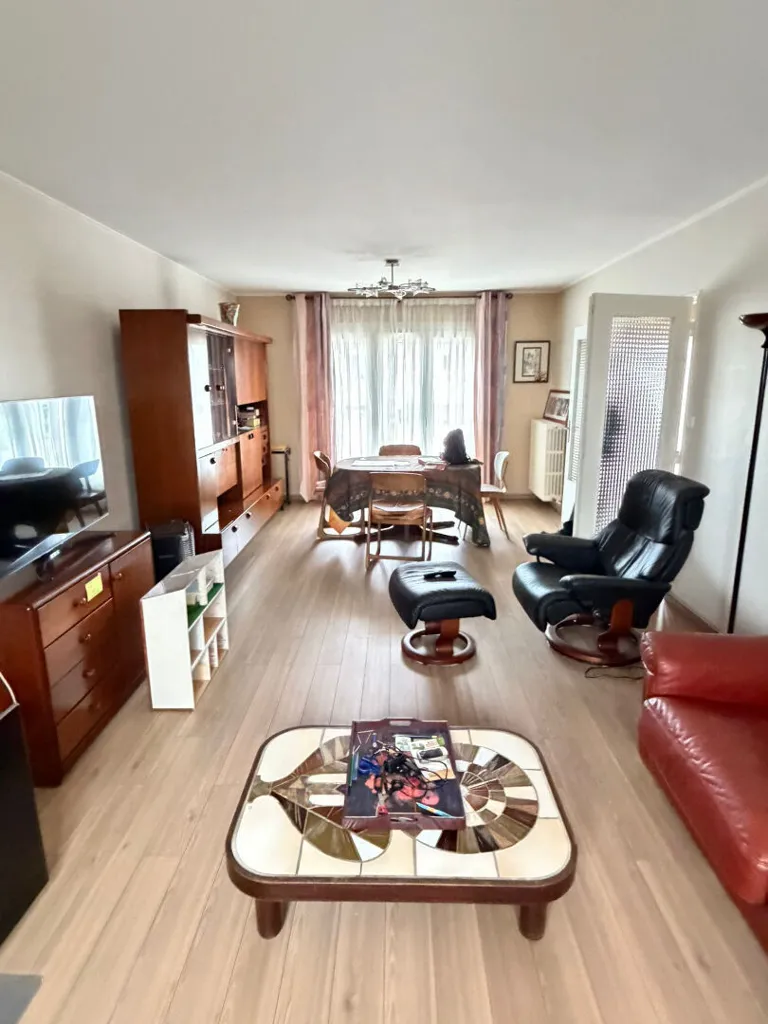 Séjour - Maison avec Véranda et Sous-Sol à Chambray-lès-Tours