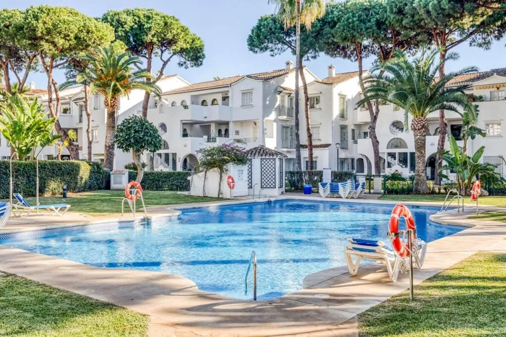Bassein - Penthouse with Pool View in Estepona