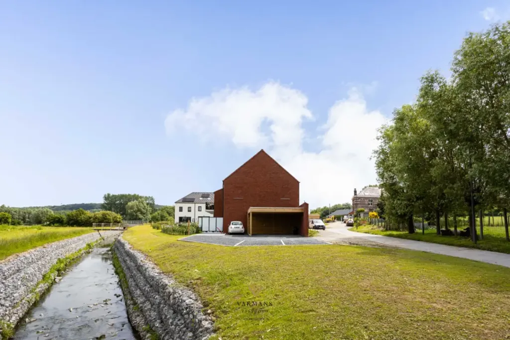 Extérieur - Maison Neuve avec Terrasse et Vue sur les Collines à Renaix