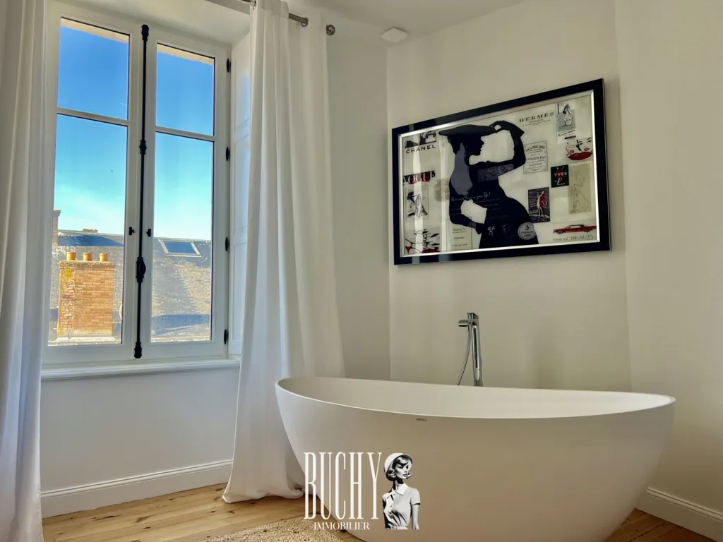 Salles de bain - Maison Luxueuse avec Piscine à Les Sables-d'Olonne