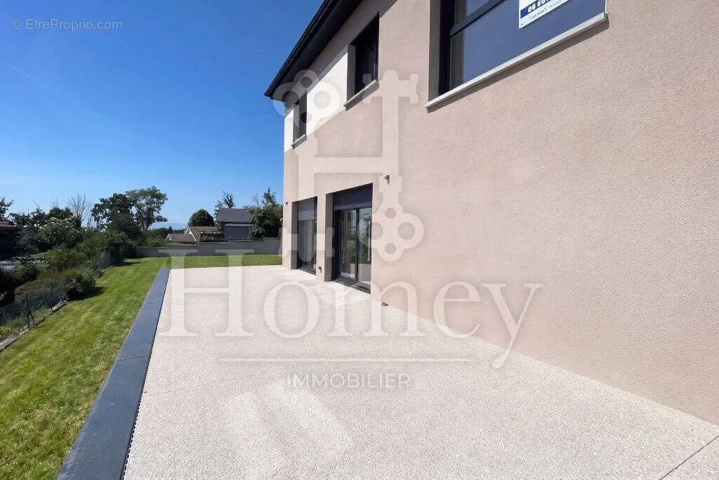 Terrazza - New House with Panoramic View in Echenevex