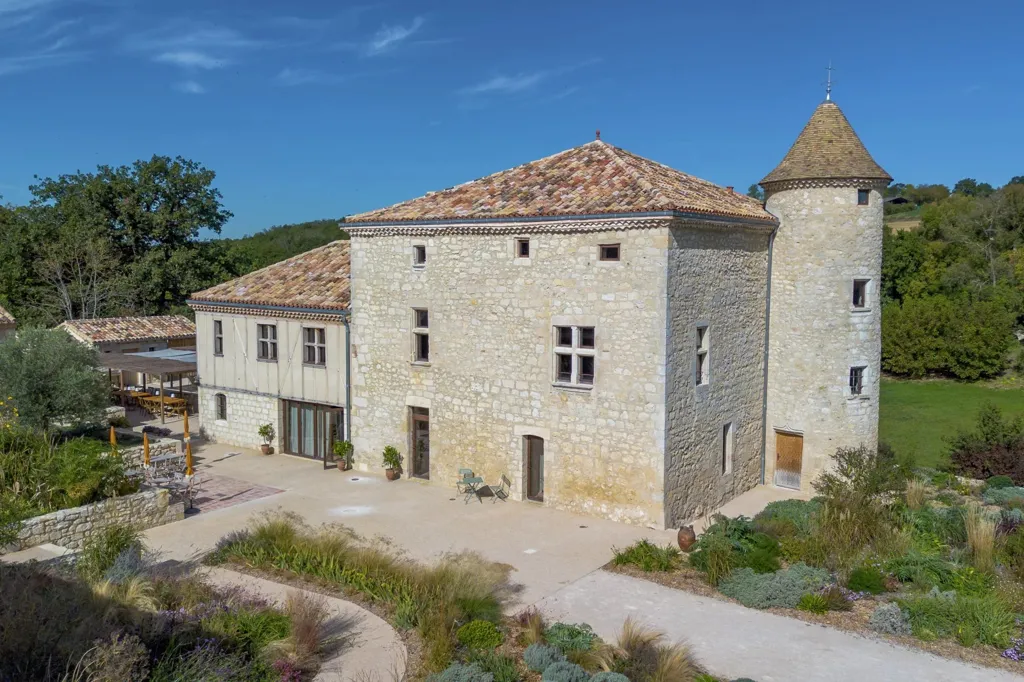 Vue aérienne - Domaine de Prestige avec Piscine Intérieure
