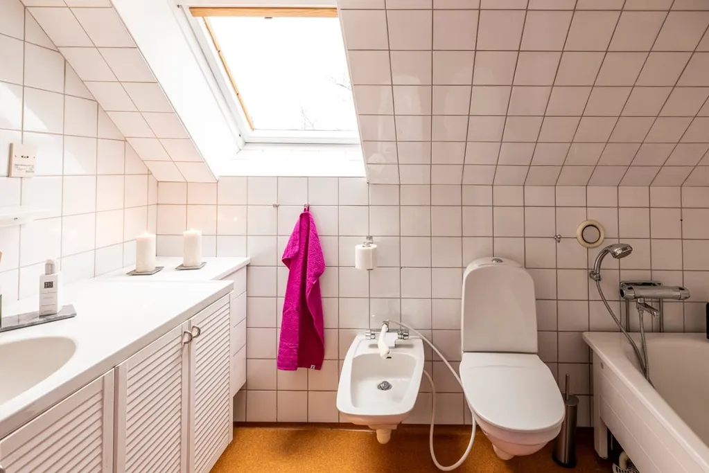 Salles de bain - Historic Captain's House with Stall in Kungsbacka