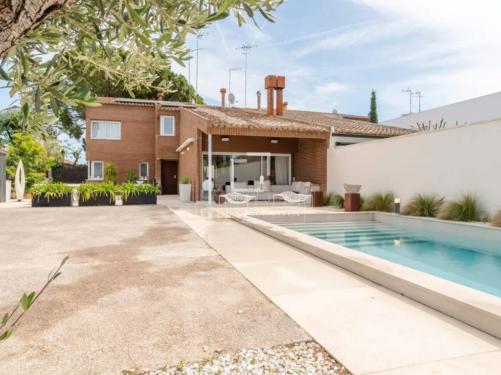 Bassein - Renovated House with Pool in Burjassot