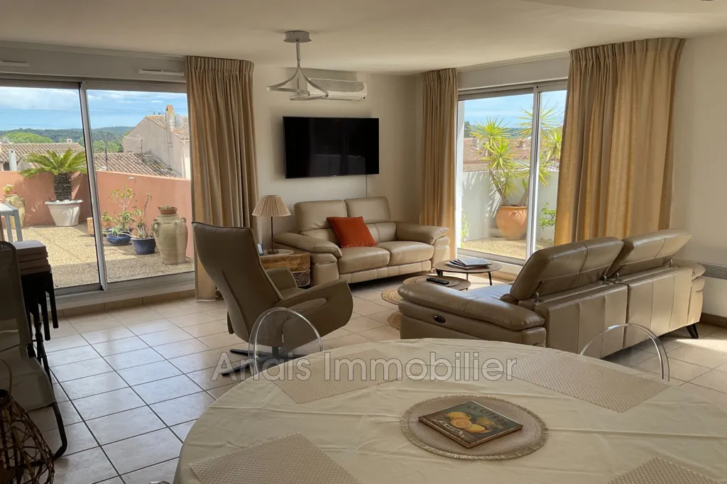 Söögituba - 4-Bedroom Apartment with Terrace in Cogolin