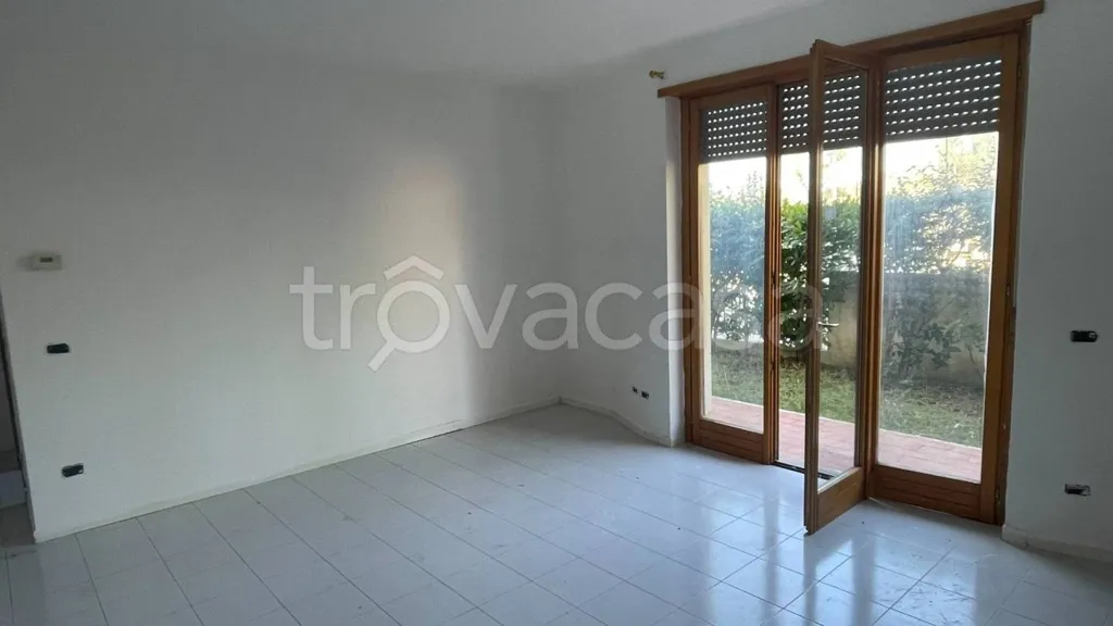 Pièces - Ground Floor Apartment with Private Garden in Perugia