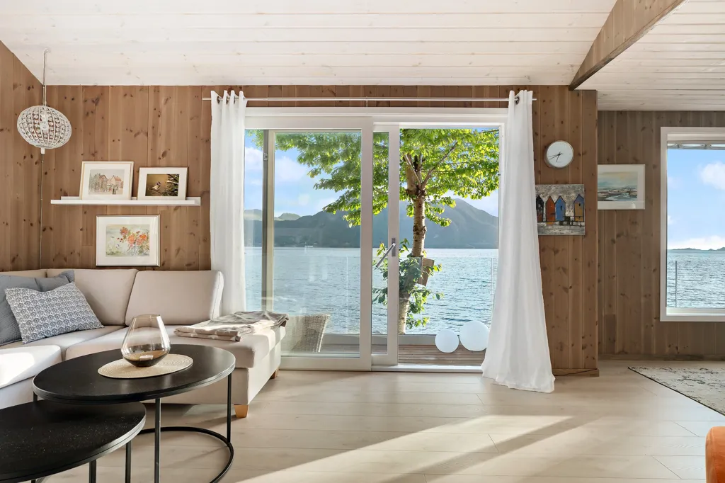 Soggiorno - Seafront Cottage with Private Garden in Gausetbukta
