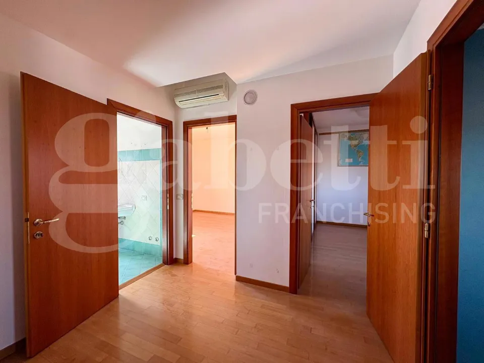 Esik - Apartment with City View in Cremona