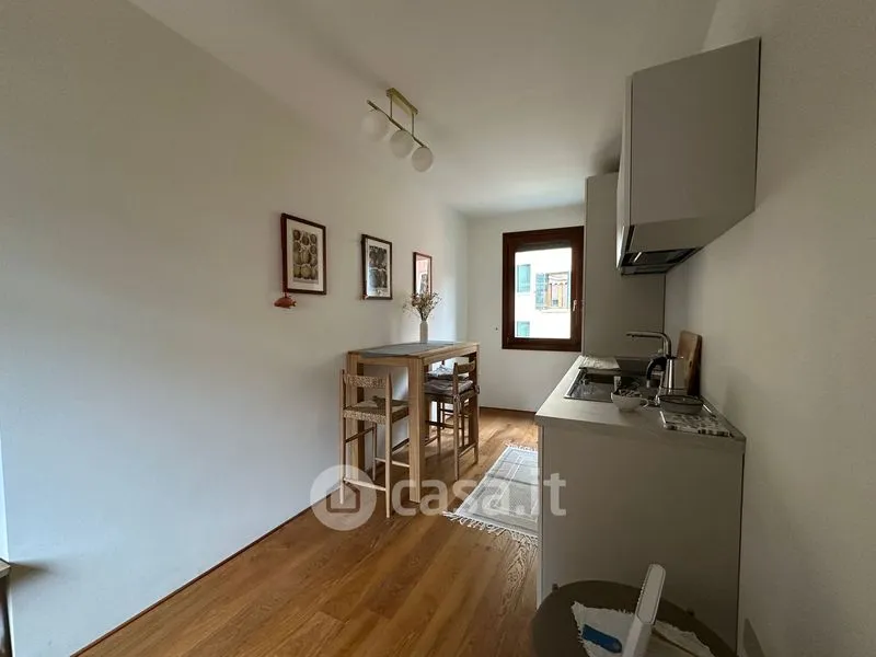 Cucina - Rustic Bilocale with Canal View in Venice