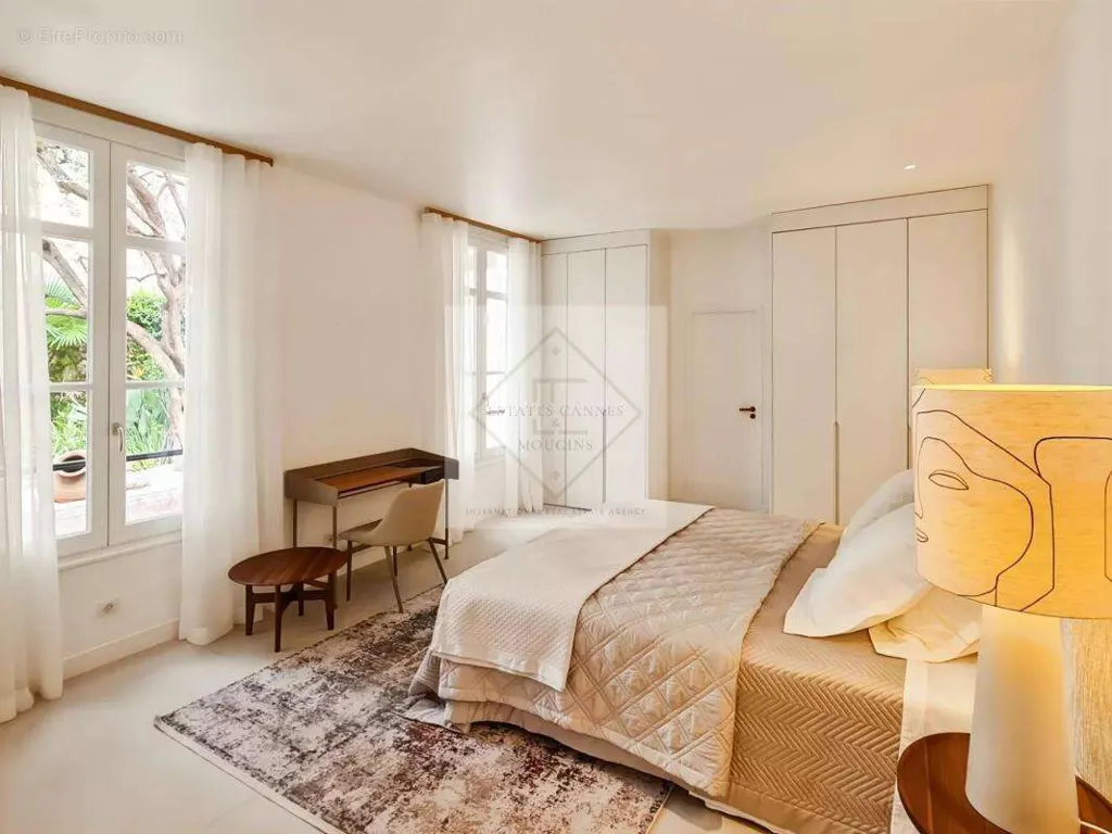 Chambres - Maison de Ville Rénovée avec Cour Privative à Cannes
