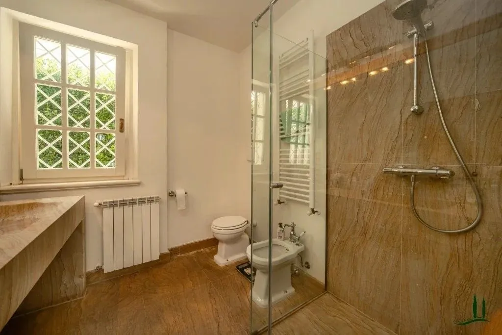 Bathrooms - Luxury Villa with Pool in Pietrasanta
