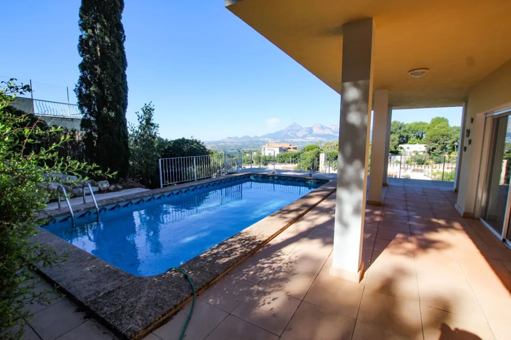 Bassein - Villa with Sea View and Pool in Altea