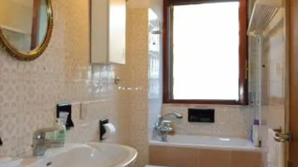 Salles de bain - Apartment with Garden Views in Pisa Centre