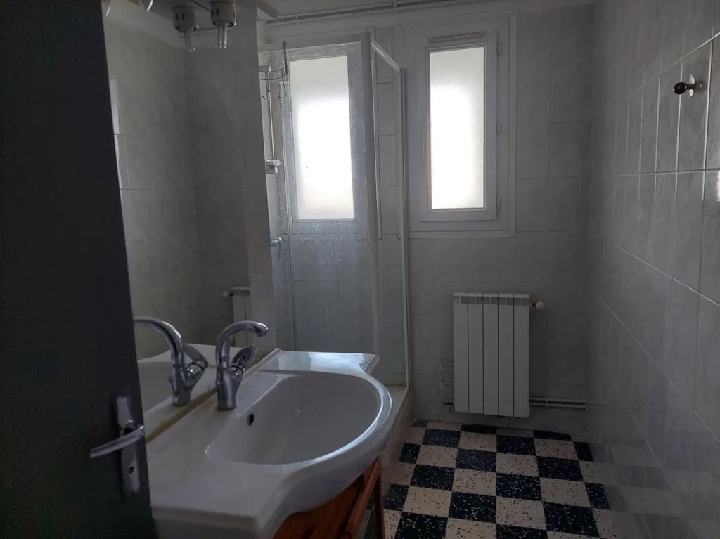 Bathrooms - T4 Apartment with Balcony in Clavières