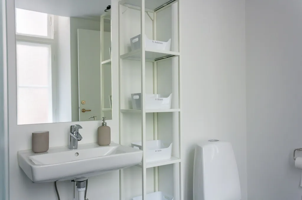Salles de bain - Fully Modernised 6-Bedroom Flat in Copenhagen Centre