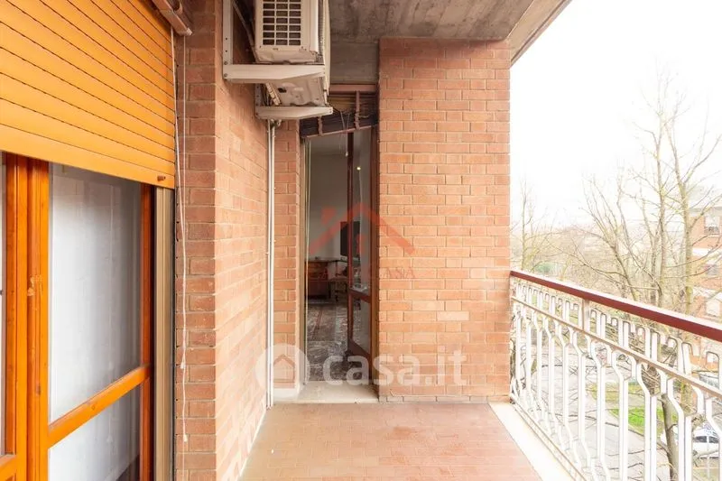 Rõdu - Pietra-Faced Apartment with Balcony in Carpi