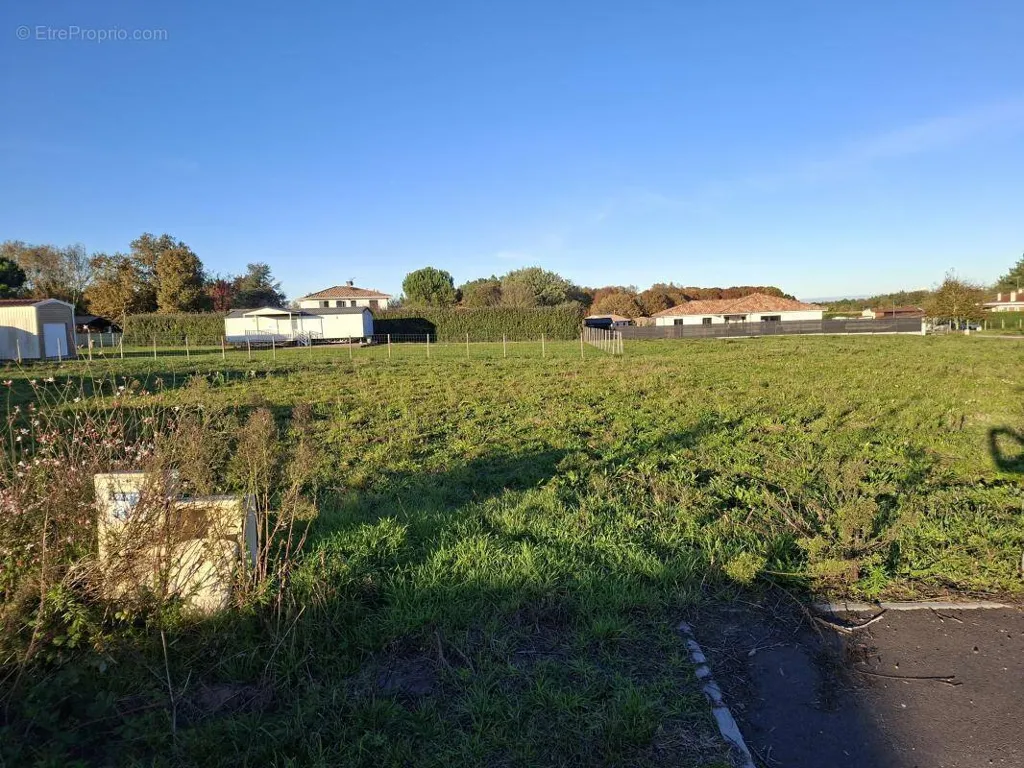 Aed - Viabilised Plot in St Pierre du Mont
